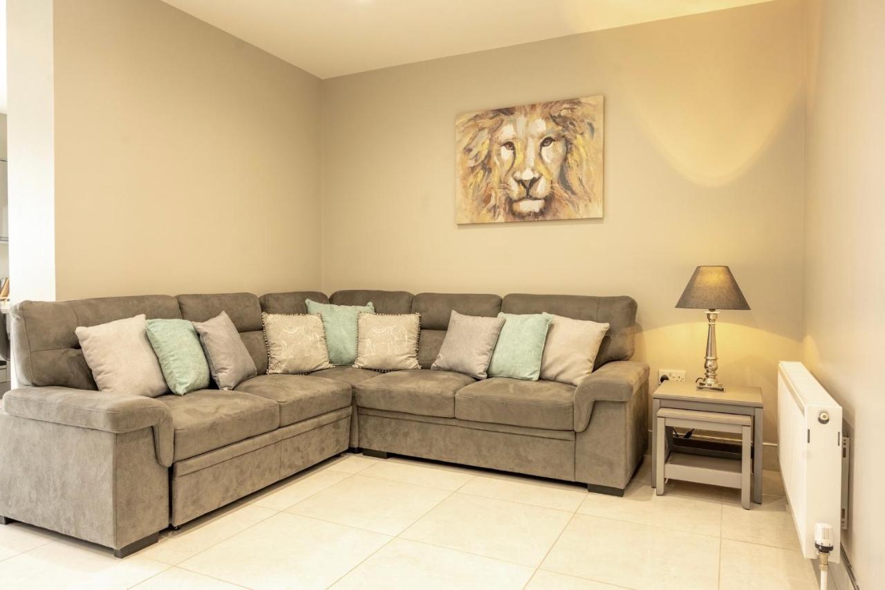 The View Apartment 2, Newry - Luxury Open Plan Apartment With City Views ภายนอก รูปภาพ
