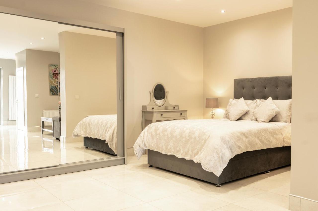 The View Apartment 2, Newry - Luxury Open Plan Apartment With City Views ภายนอก รูปภาพ