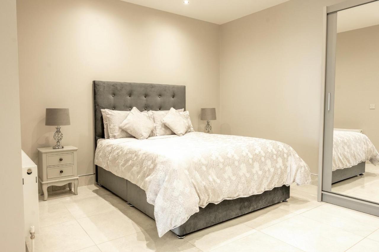 The View Apartment 2, Newry - Luxury Open Plan Apartment With City Views ภายนอก รูปภาพ