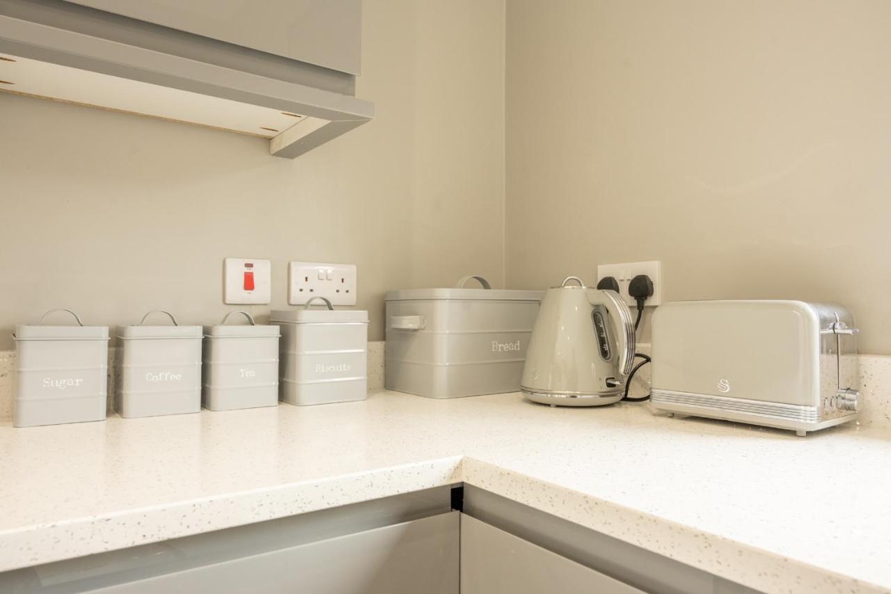 The View Apartment 2, Newry - Luxury Open Plan Apartment With City Views ภายนอก รูปภาพ