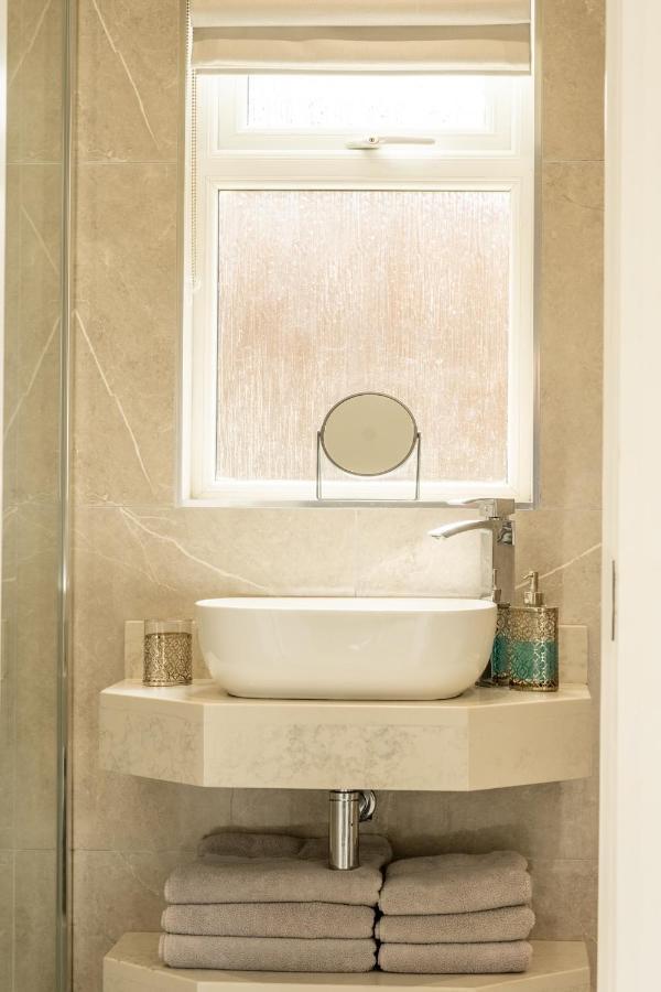 The View Apartment 2, Newry - Luxury Open Plan Apartment With City Views ภายนอก รูปภาพ